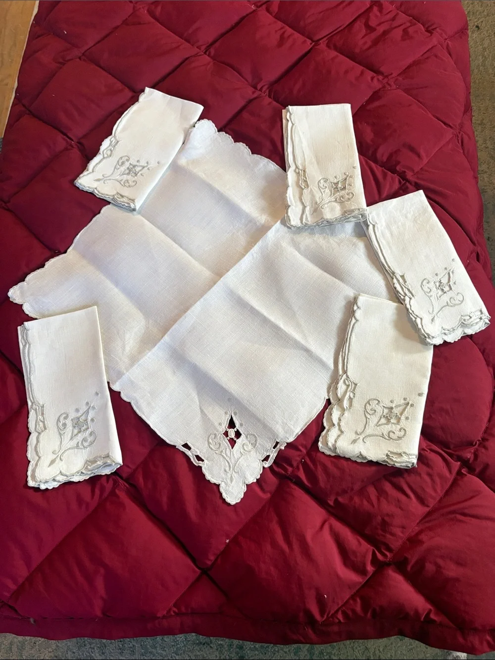 Vintage machine Embroidered White Linen Napkin Set with Scalloped Edges